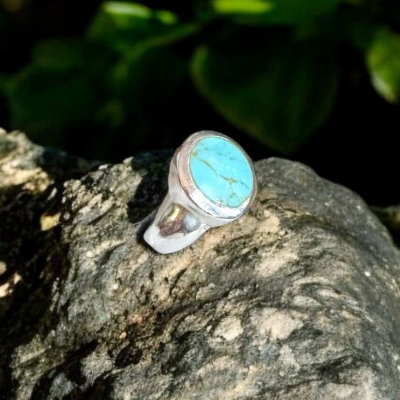 Sterling Silver Turquoise Cabochon Ring (6.75) - Picture 5 of 8
